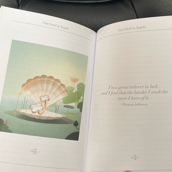 Authentic Van Cleef & Arpels Notebook📒 - Picture 15 of 15